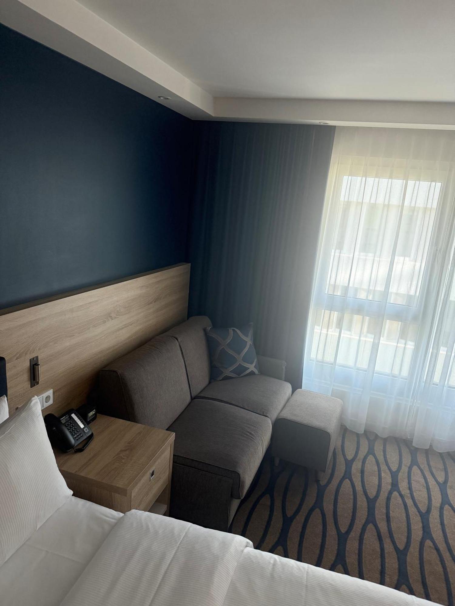 แฮมป์ตัน บาย ฮิลตัน แฟรงค์เฟิร์ตแอร์พอร์ต Hotel Frankfurt am Main ภายนอก รูปภาพ