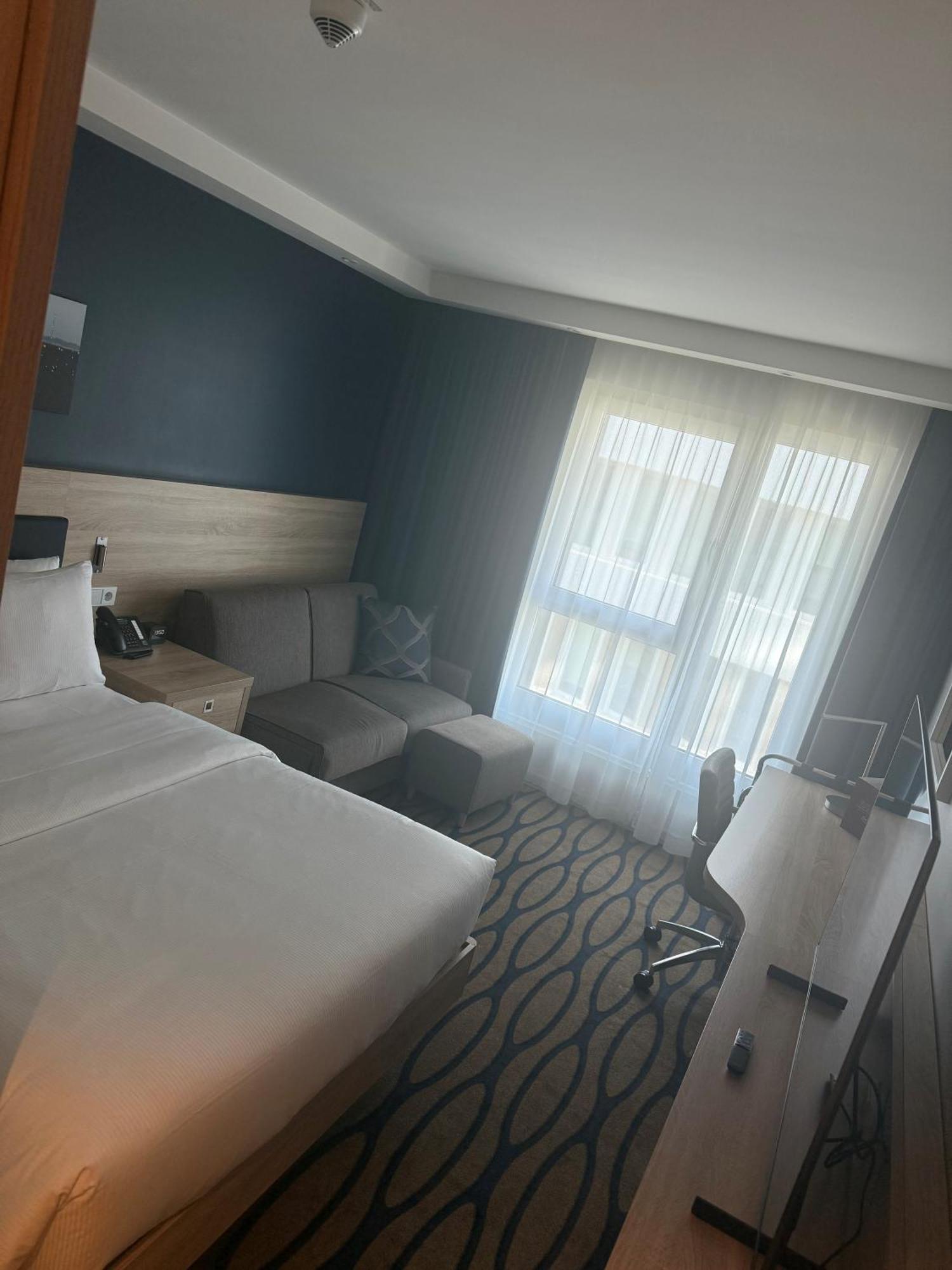 แฮมป์ตัน บาย ฮิลตัน แฟรงค์เฟิร์ตแอร์พอร์ต Hotel Frankfurt am Main ภายนอก รูปภาพ