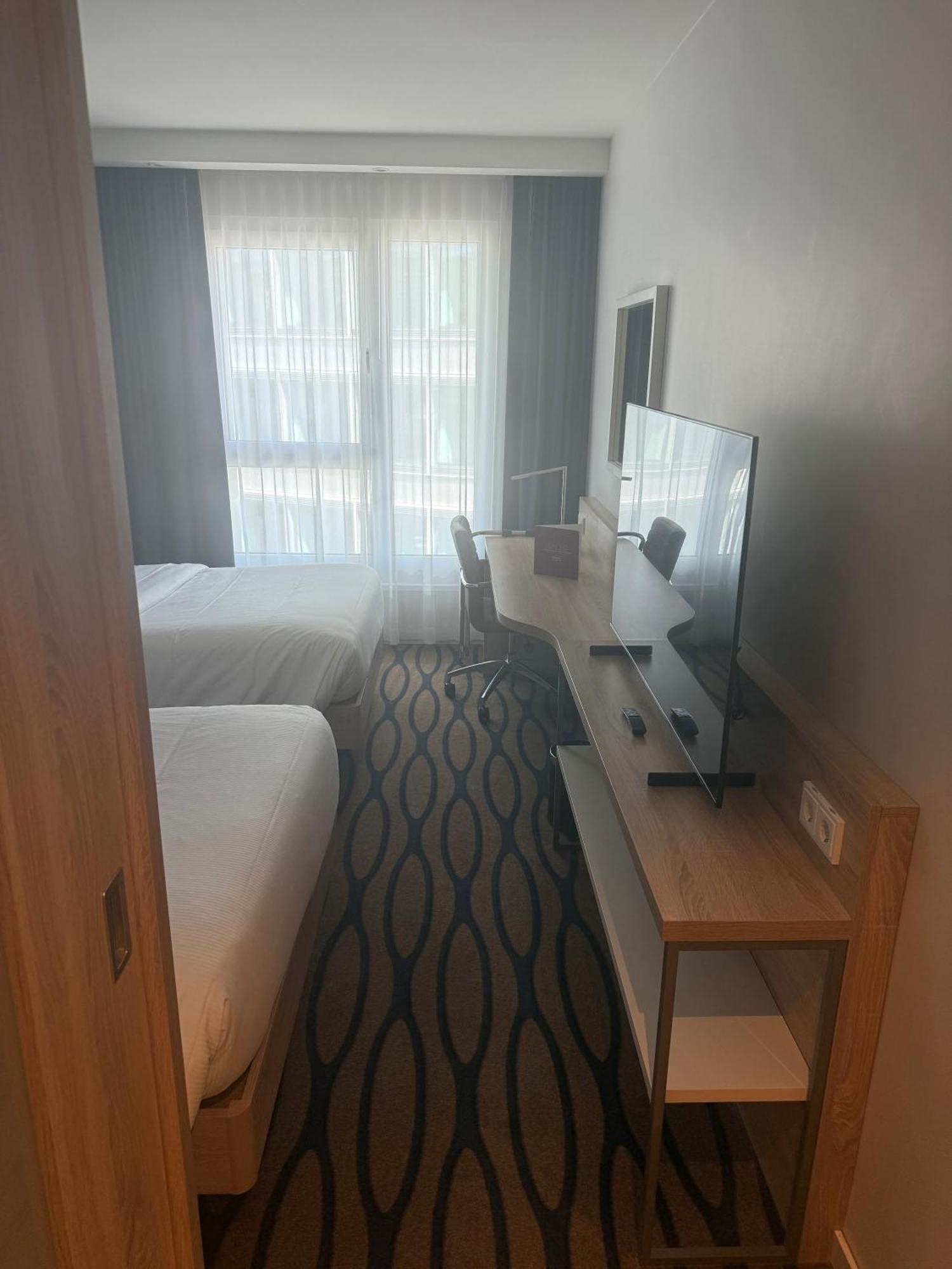 แฮมป์ตัน บาย ฮิลตัน แฟรงค์เฟิร์ตแอร์พอร์ต Hotel Frankfurt am Main ภายนอก รูปภาพ