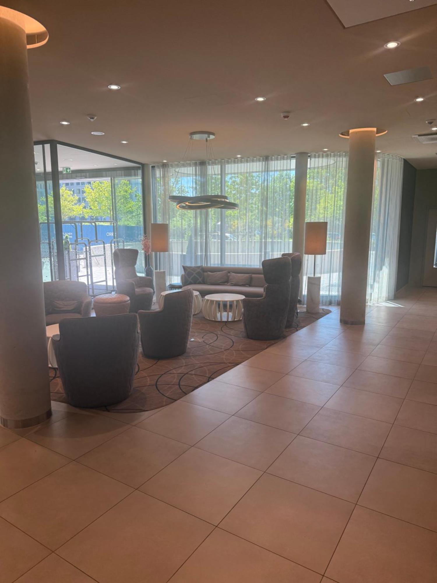 แฮมป์ตัน บาย ฮิลตัน แฟรงค์เฟิร์ตแอร์พอร์ต Hotel Frankfurt am Main ภายนอก รูปภาพ
